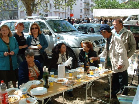 NIMES 2008 020 TOUJOURS LES MEMES A L ANISETTE.jpg